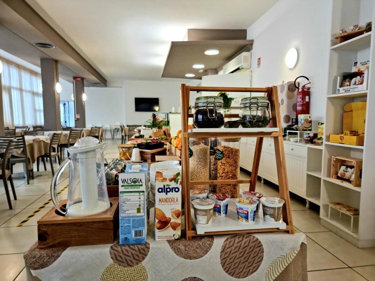 Hotel Elefantino Grey - Free Breakfast & Brunch Until 13-00 - Vicinissimi A Mirabilandia Milano Marittima Eksteriør bilde